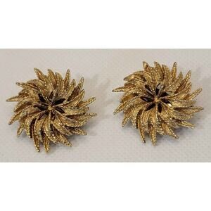 Vintage gold tone earrings